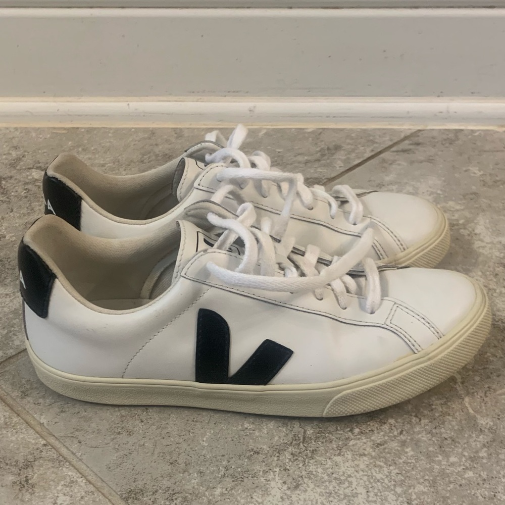 Veja Esplar white leather w/black logo sneakers